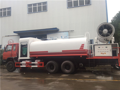 东风后八轮抑尘车2