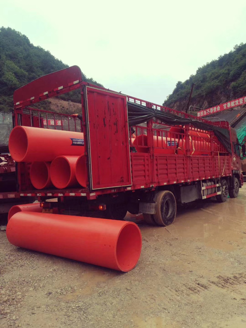 逃生管道材质:超高分子量聚乙烯