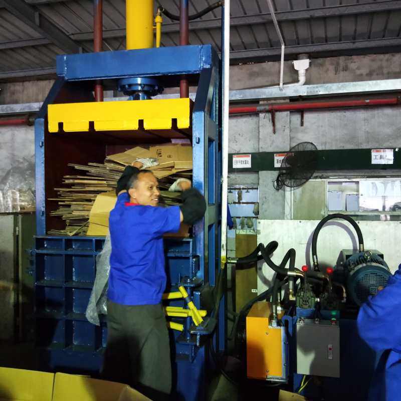 60吨废纸纸箱立式打包机 (3)