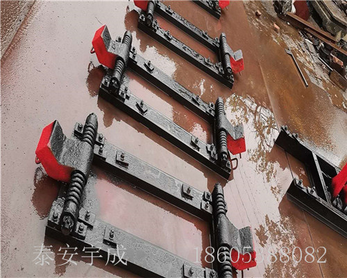 简易双轨抱轨式阻车器