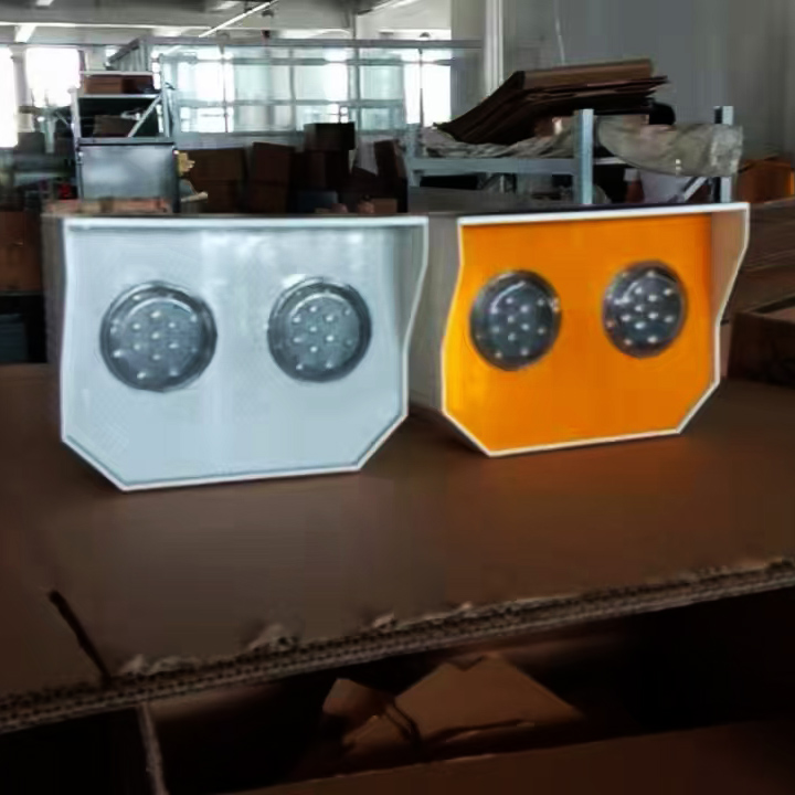 护栏轮廓警示灯太阳能