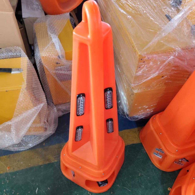 声光警示路锥